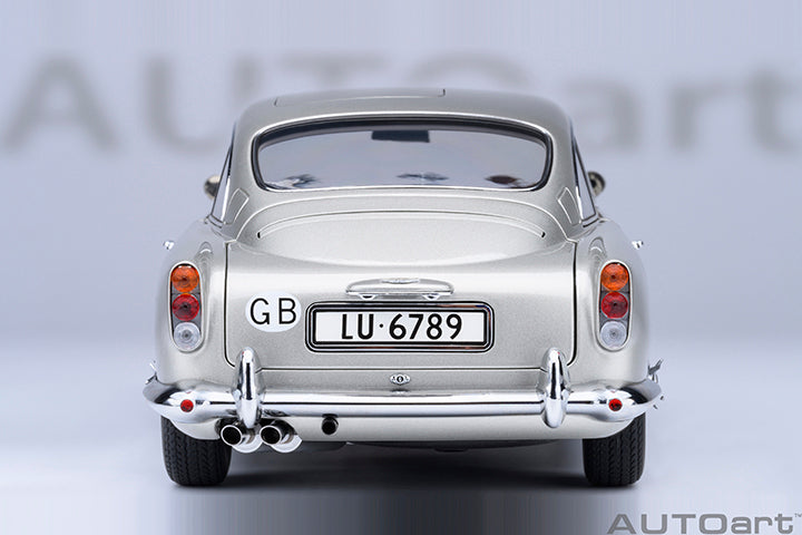 ASTON MARTIN DB5 "007 GOLDFINGER" (W/ WEAPONS) (BIRCH SILVER) - 1:18 SCALE MODEL - AUTOART