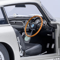 ASTON MARTIN DB5 "007 GOLDFINGER" (W/ WEAPONS) (BIRCH SILVER) - 1:18 SCALE MODEL - AUTOART