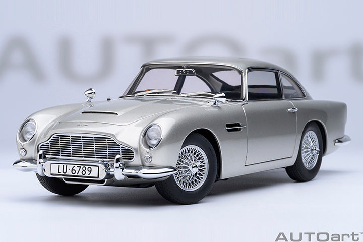 ASTON MARTIN DB5 "007 GOLDFINGER" (W/ WEAPONS) (BIRCH SILVER) - 1:18 SCALE MODEL - AUTOART