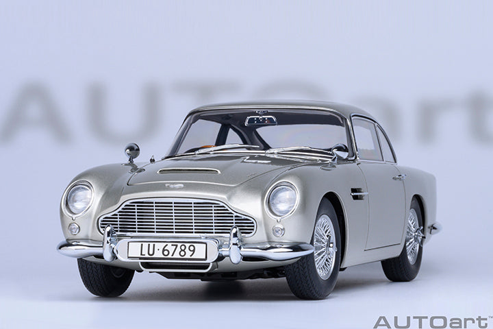 ASTON MARTIN DB5 "007 GOLDFINGER" (W/ WEAPONS) (BIRCH SILVER) - 1:18 SCALE MODEL - AUTOART