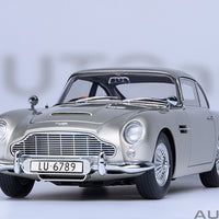 ASTON MARTIN DB5 "007 GOLDFINGER" (W/ WEAPONS) (BIRCH SILVER) - 1:18 SCALE MODEL - AUTOART