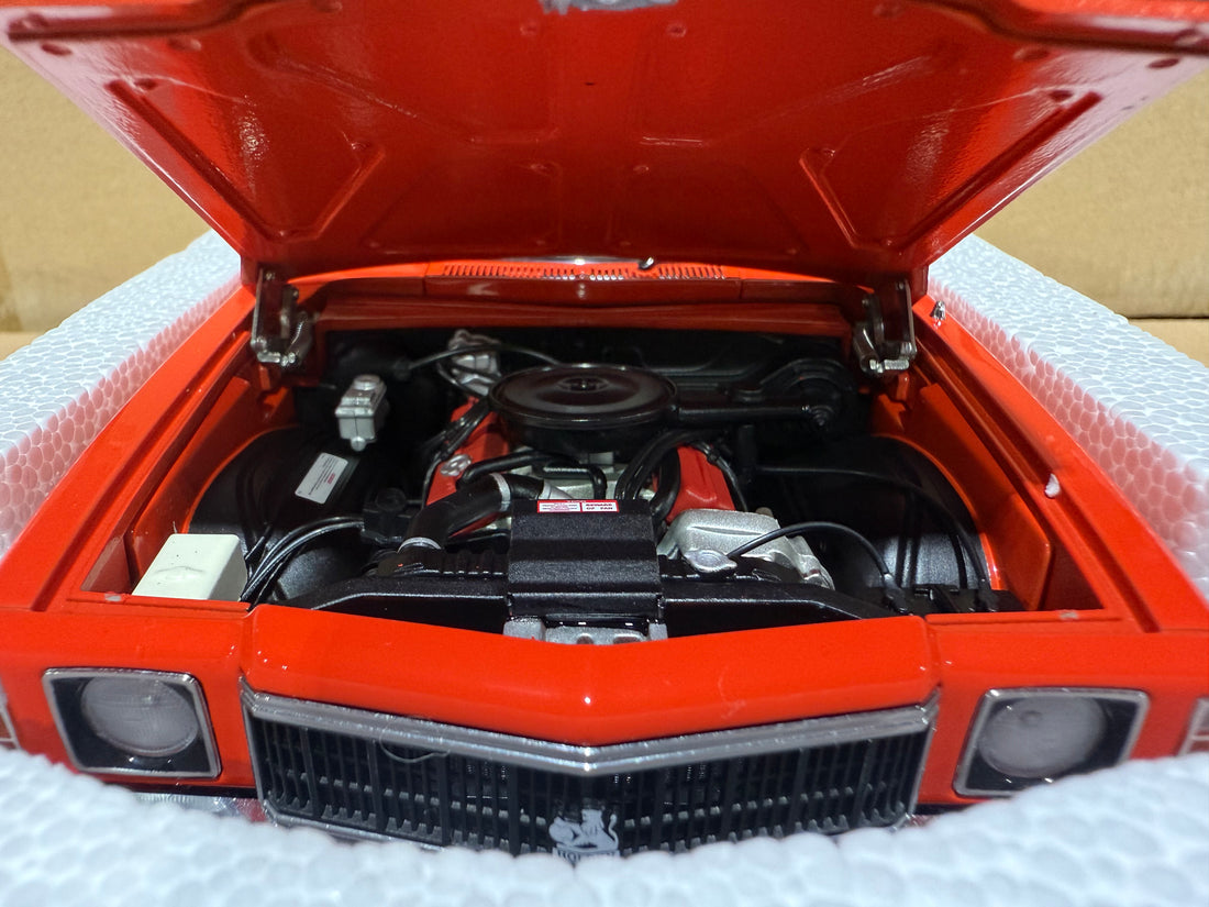 HOLDEN HX SANDMAN PANEL VAN - 1976 MANDARIN RED - 1:18 SCALE DIECAST MODEL - AUTOart