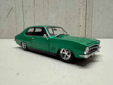 INDY GREEN LC 308 TORANA - 1:24 SCALE DIECAST MODEL - DDA