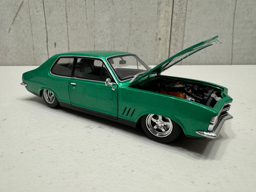 INDY GREEN LC 308 TORANA - 1:24 SCALE DIECAST MODEL - DDA