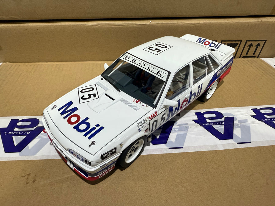 HOLDEN VL COMMODORE SS GROUP A #05 - BROCK / PARSONS BATHURST (1987) -1:18 SCALE DIECAST MODEL - BIANTE