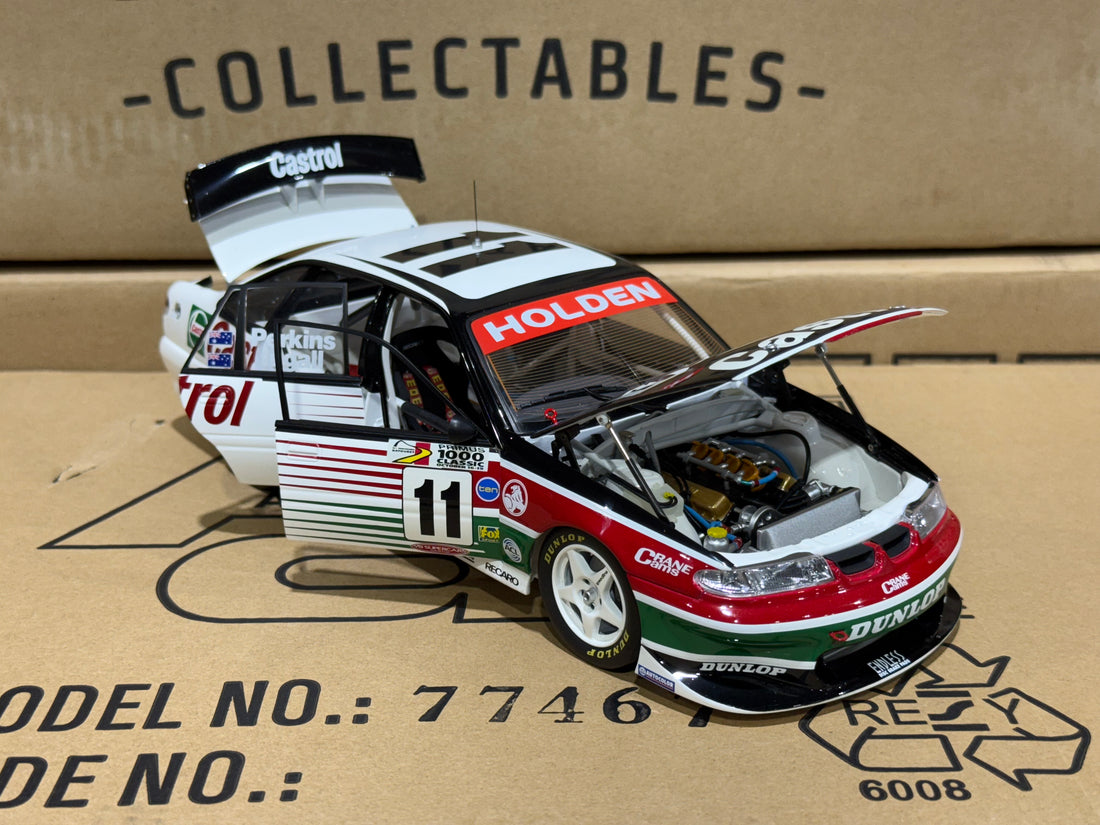 HOLDEN VS COMMODORE 1997 BATHURST WINNER - LARRY PERKINS - RUSSEL INGALL - 1:18 SCALE DIECAST MODEL
