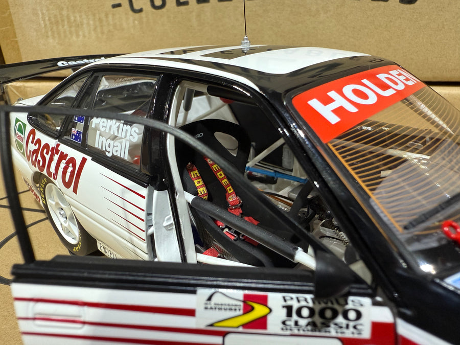 HOLDEN VS COMMODORE 1997 BATHURST WINNER - LARRY PERKINS - RUSSEL INGALL - 1:18 SCALE DIECAST MODEL