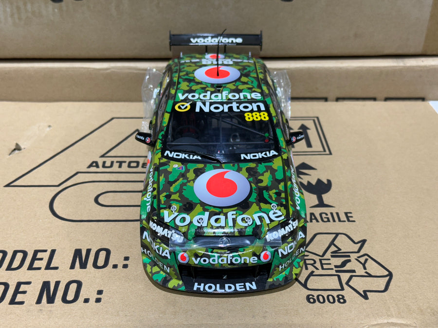 CRAIG LOWNDES' YEAR 2011 SUCROGEN TOWNSVILLE 400 TEAMVODAFONE VE SERIES II COMMODORE - 1:18 SCALE DIECAST MODEL
