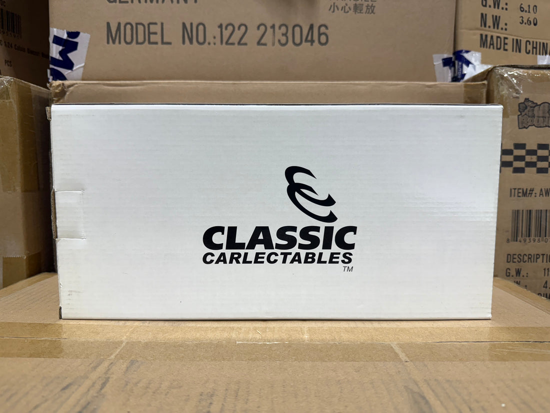 2009 Bathurst Winner Tander/Davison -- Holden Racing Team - 1:18 Scale Diecast Model