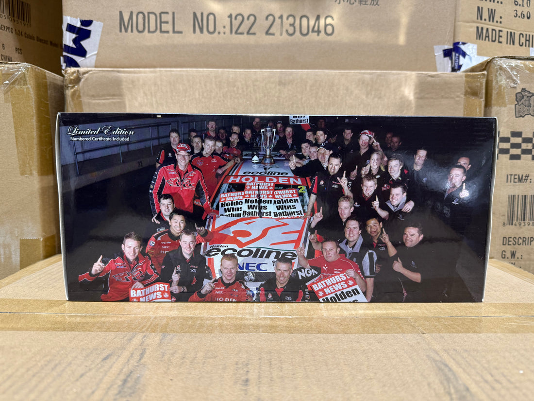 2009 Bathurst Winner Tander/Davison -- Holden Racing Team - 1:18 Scale Diecast Model