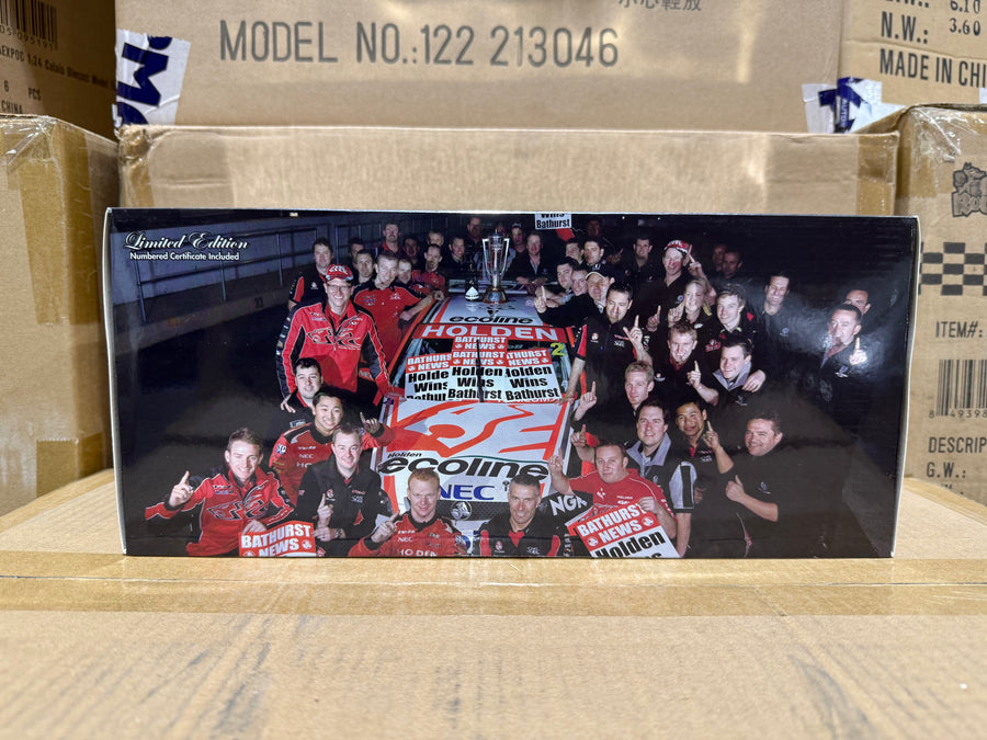2009 Bathurst Winner Tander/Davison -- Holden Racing Team - 1:18 Scale Diecast Model