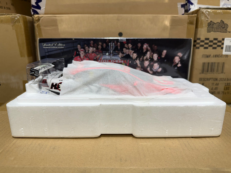 2009 Bathurst Winner Tander/Davison -- Holden Racing Team - 1:18 Scale Diecast Model