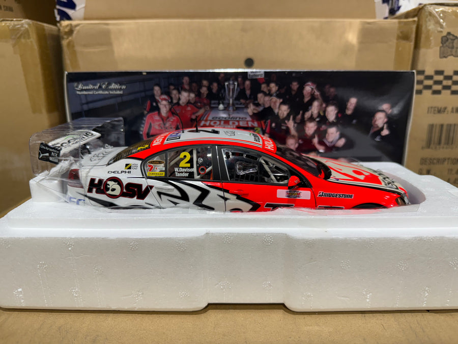 2009 Bathurst Winner Tander/Davison -- Holden Racing Team - 1:18 Scale Diecast Model