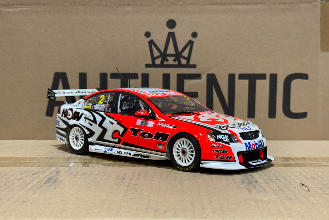 2009 Bathurst Winner Tander/Davison -- Holden Racing Team - 1:18 Scale Diecast Model