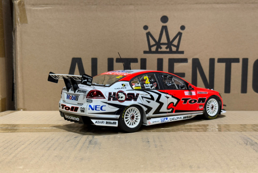2009 Bathurst Winner Tander/Davison -- Holden Racing Team - 1:18 Scale Diecast Model