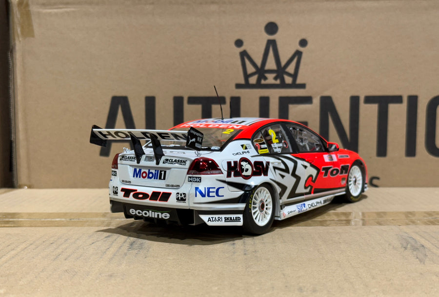 2009 Bathurst Winner Tander/Davison -- Holden Racing Team - 1:18 Scale Diecast Model