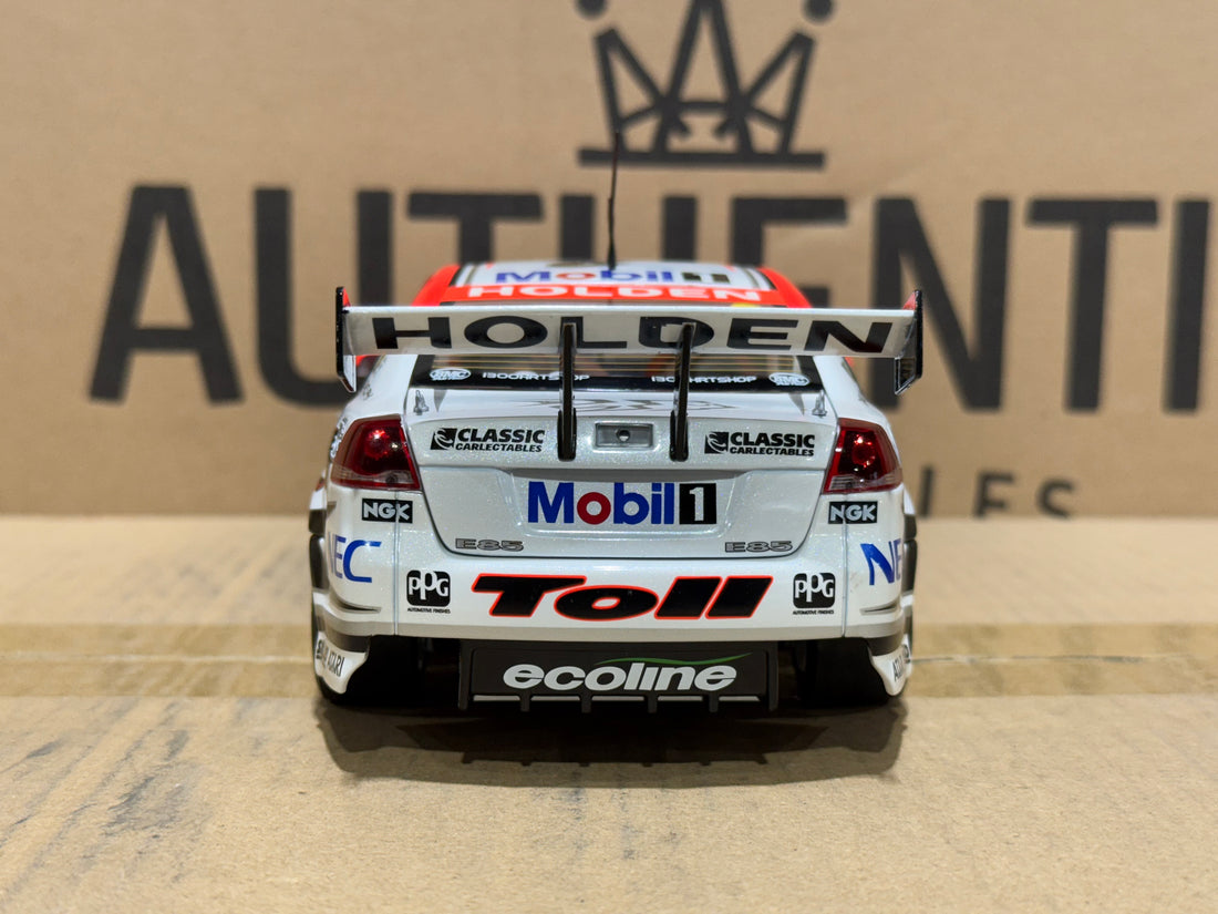 2009 Bathurst Winner Tander/Davison -- Holden Racing Team - 1:18 Scale Diecast Model