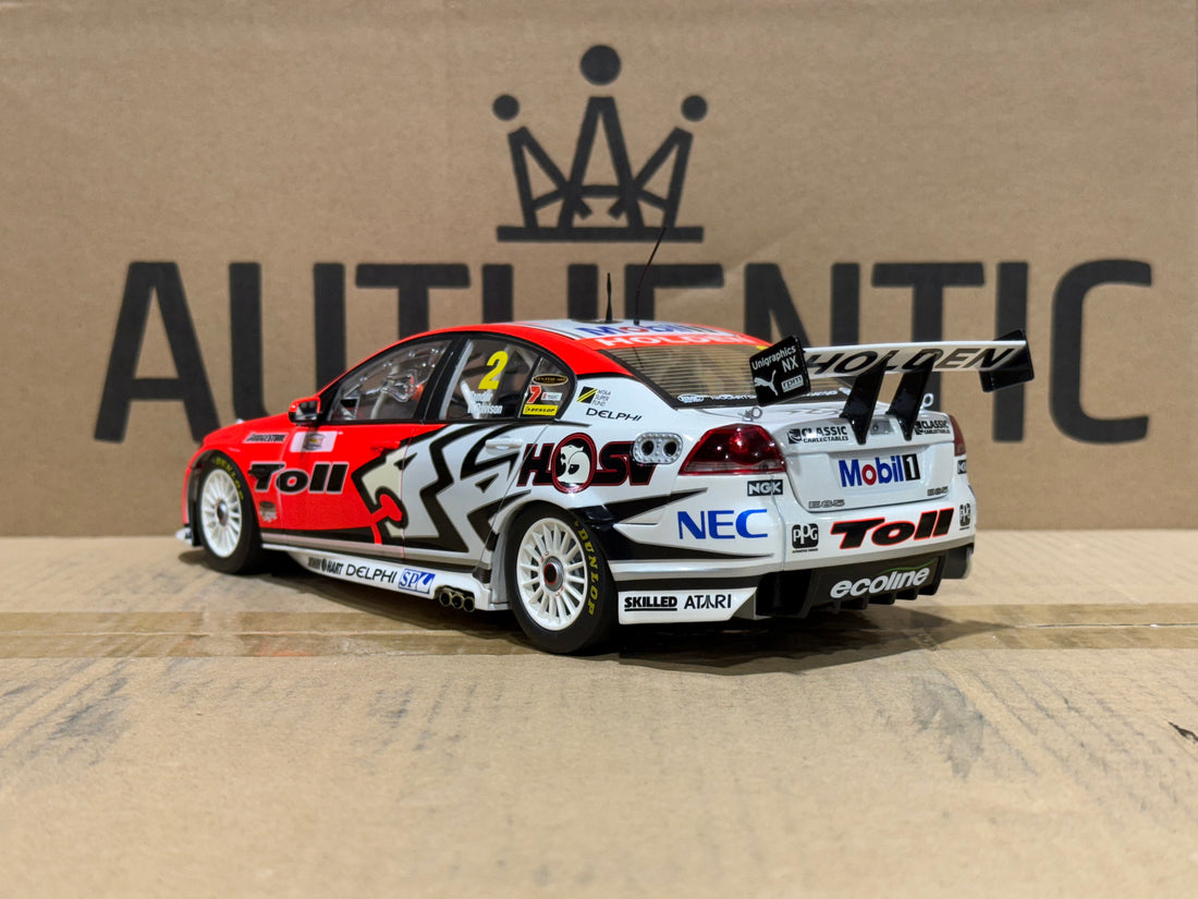 2009 Bathurst Winner Tander/Davison -- Holden Racing Team - 1:18 Scale Diecast Model
