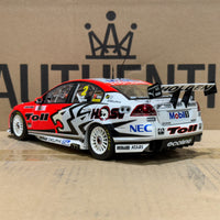 2009 Bathurst Winner Tander/Davison -- Holden Racing Team - 1:18 Scale Diecast Model