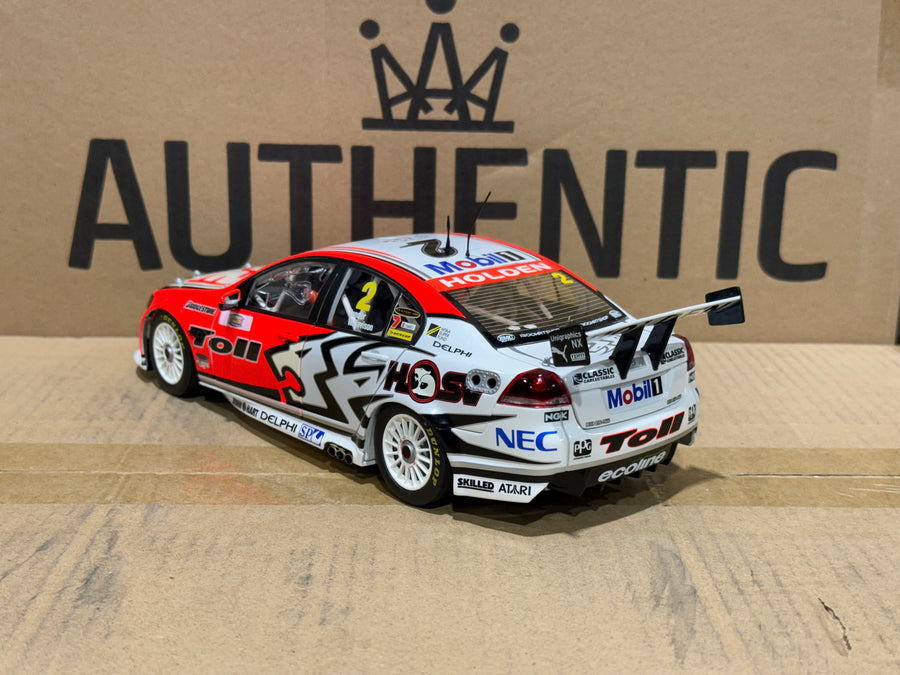 2009 Bathurst Winner Tander/Davison -- Holden Racing Team - 1:18 Scale Diecast Model
