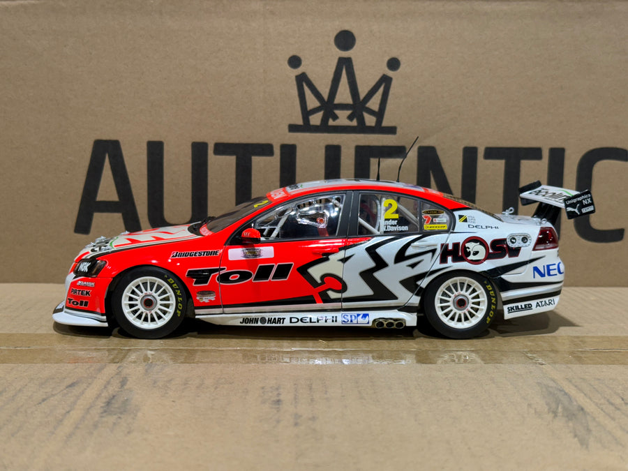 2009 Bathurst Winner Tander/Davison -- Holden Racing Team - 1:18 Scale Diecast Model