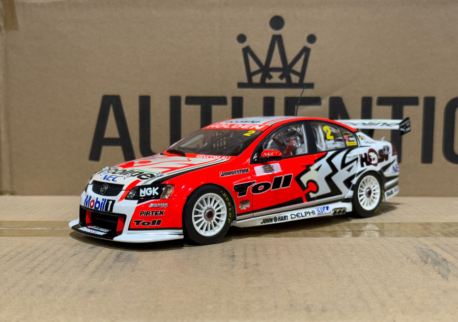 2009 Bathurst Winner Tander/Davison -- Holden Racing Team - 1:18 Scale Diecast Model