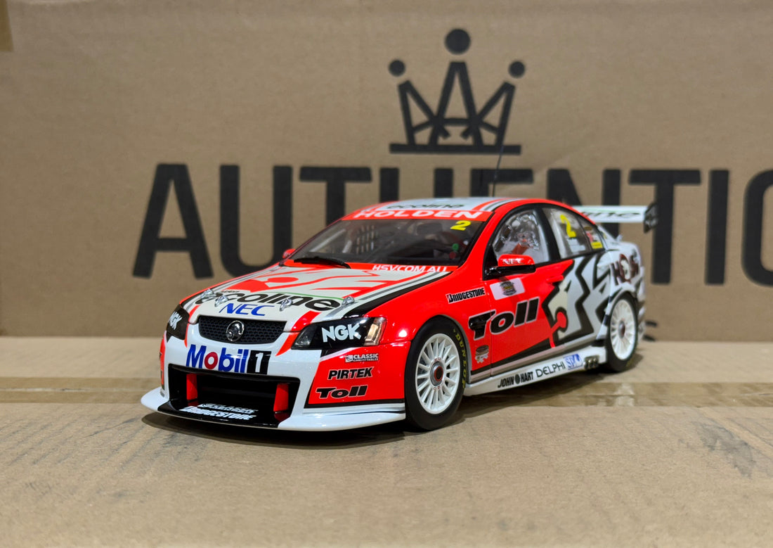 2009 Bathurst Winner Tander/Davison -- Holden Racing Team - 1:18 Scale Diecast Model