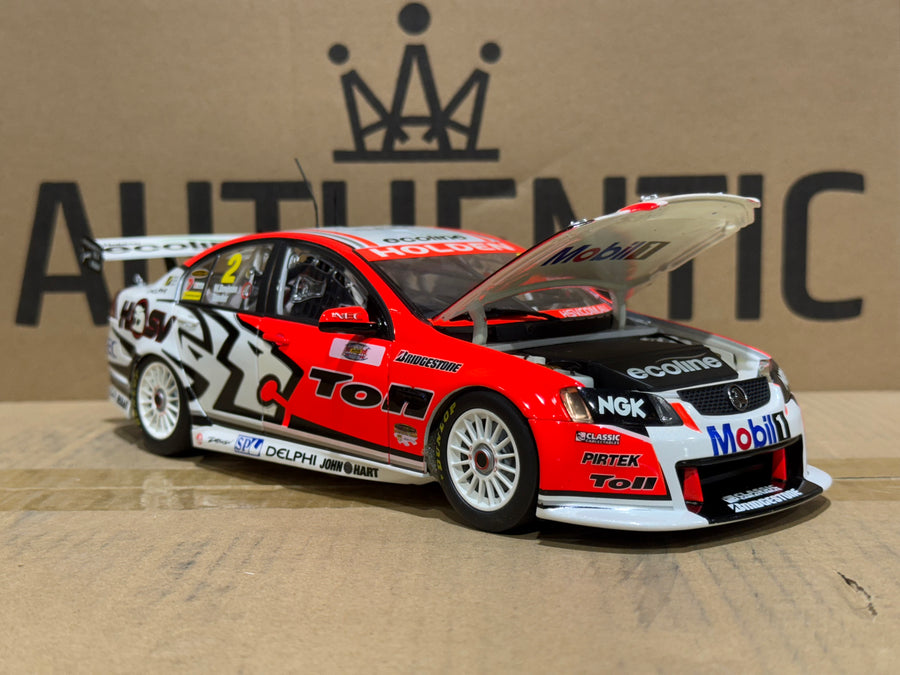 2009 Bathurst Winner Tander/Davison -- Holden Racing Team - 1:18 Scale Diecast Model