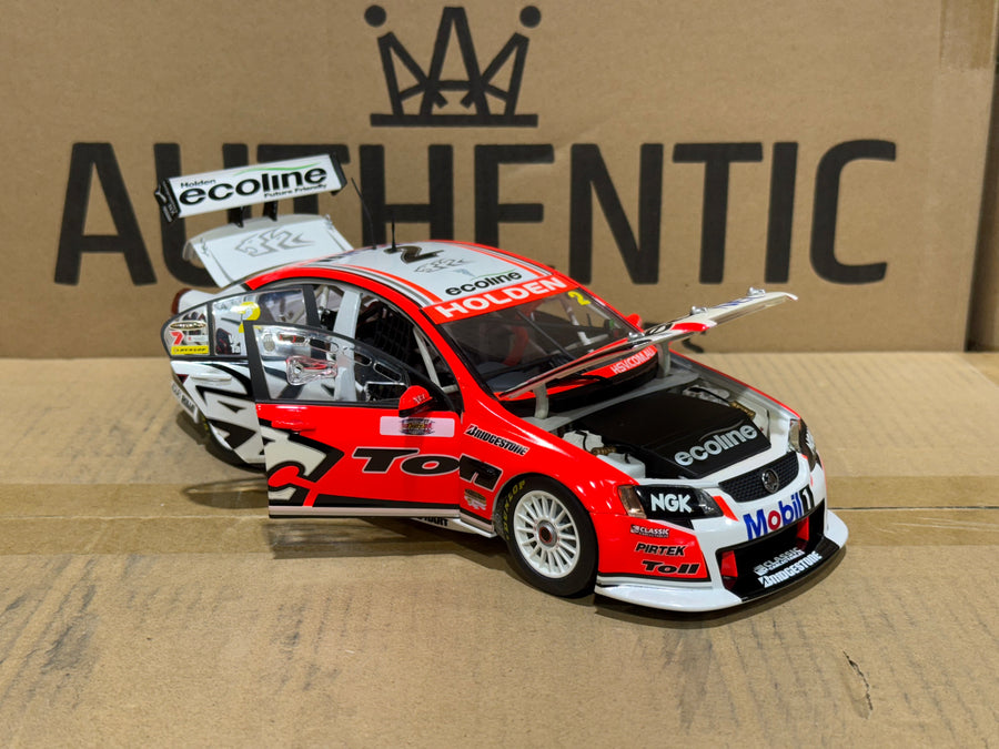 2009 Bathurst Winner Tander/Davison -- Holden Racing Team - 1:18 Scale Diecast Model