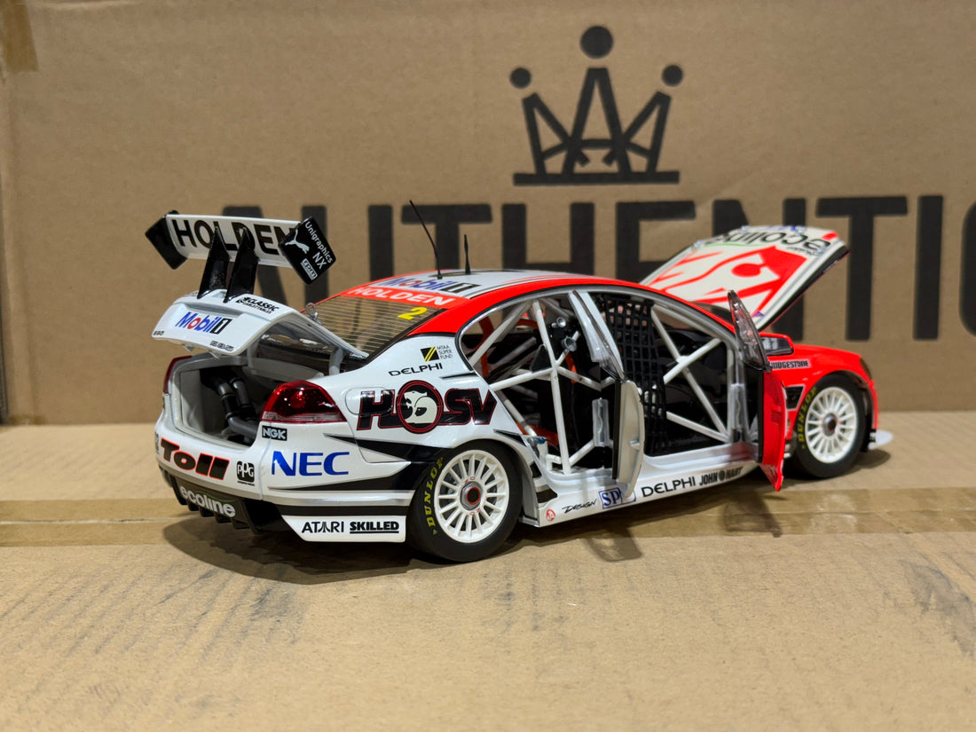2009 Bathurst Winner Tander/Davison -- Holden Racing Team - 1:18 Scale Diecast Model