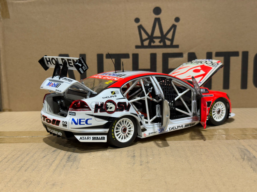 2009 Bathurst Winner Tander/Davison -- Holden Racing Team - 1:18 Scale Diecast Model