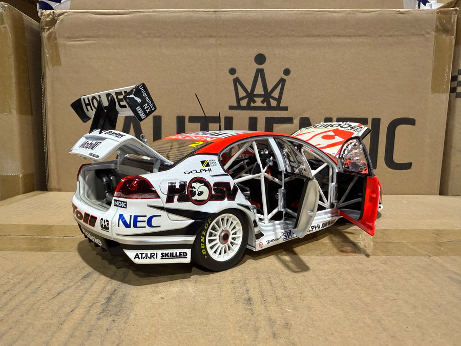 2009 Bathurst Winner Tander/Davison -- Holden Racing Team - 1:18 Scale Diecast Model