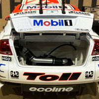 2009 Bathurst Winner Tander/Davison -- Holden Racing Team - 1:18 Scale Diecast Model