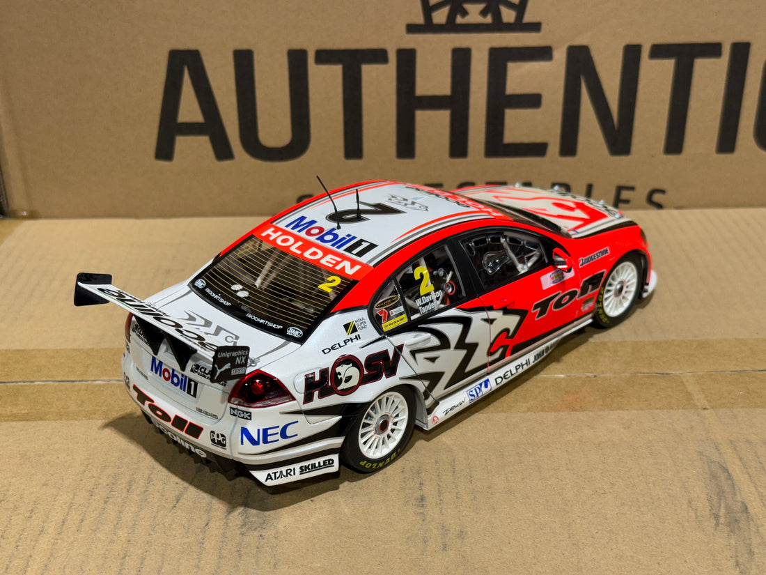 2009 Bathurst Winner Tander/Davison -- Holden Racing Team - 1:18 Scale Diecast Model