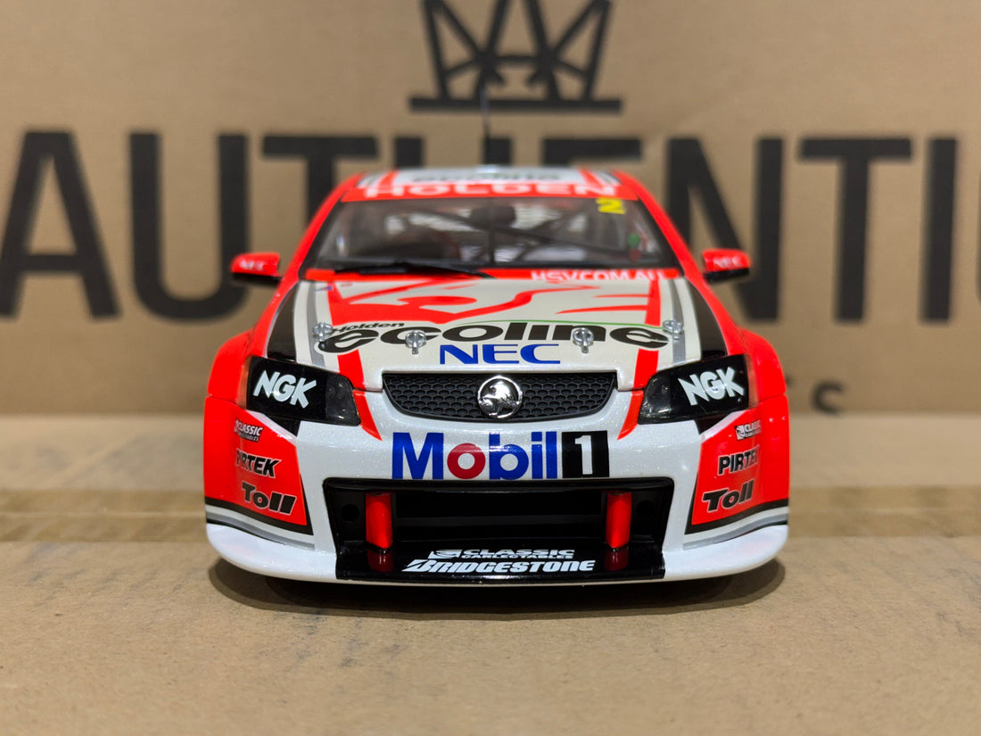 2009 Bathurst Winner Tander/Davison -- Holden Racing Team - 1:18 Scale Diecast Model