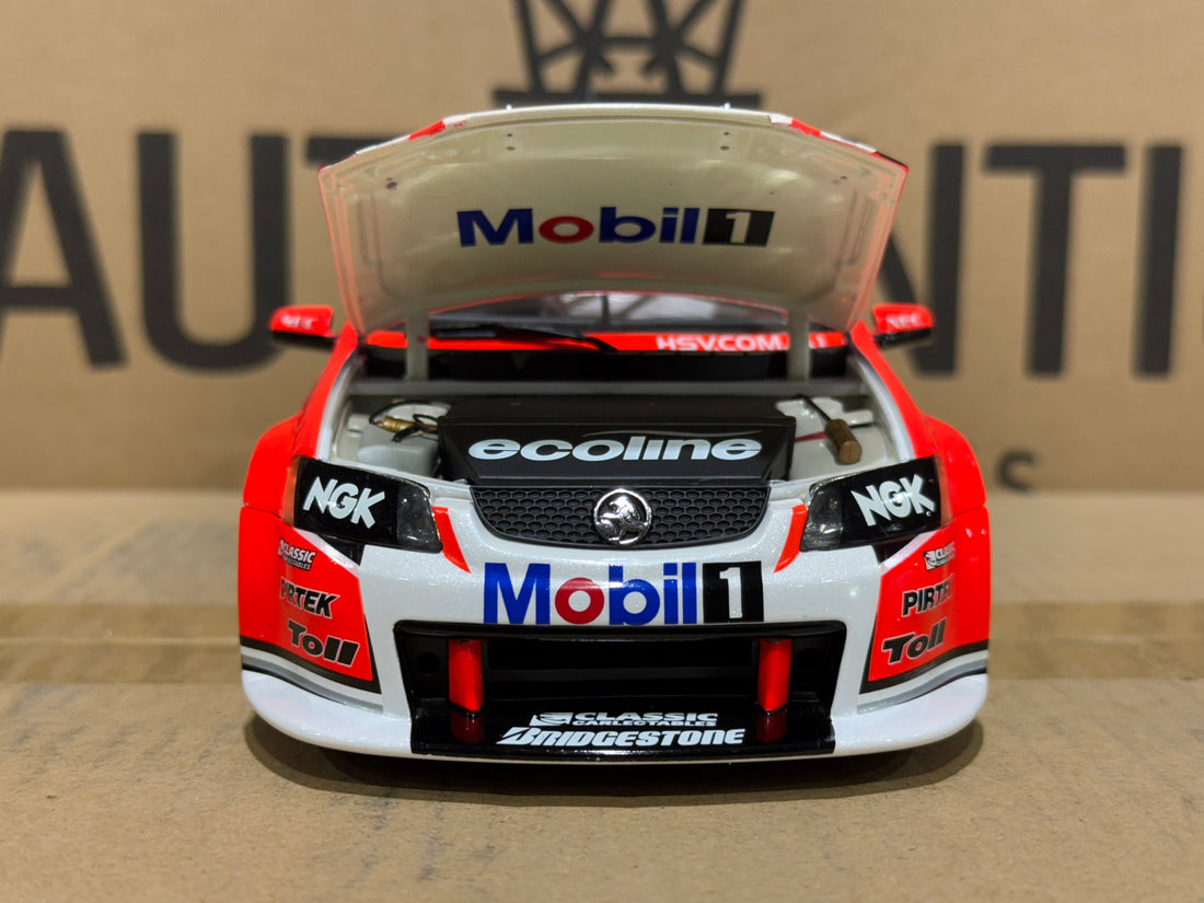 2009 Bathurst Winner Tander/Davison -- Holden Racing Team - 1:18 Scale Diecast Model