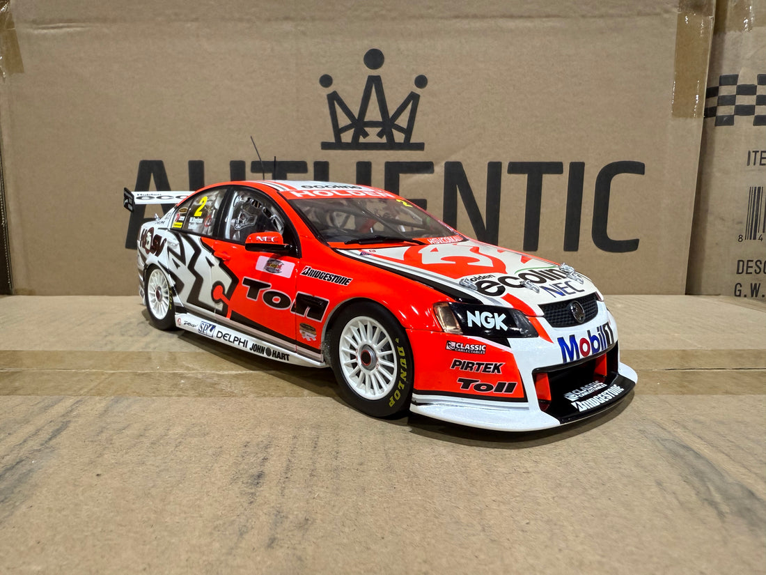 2009 Bathurst Winner Tander/Davison -- Holden Racing Team - 1:18 Scale Diecast Model