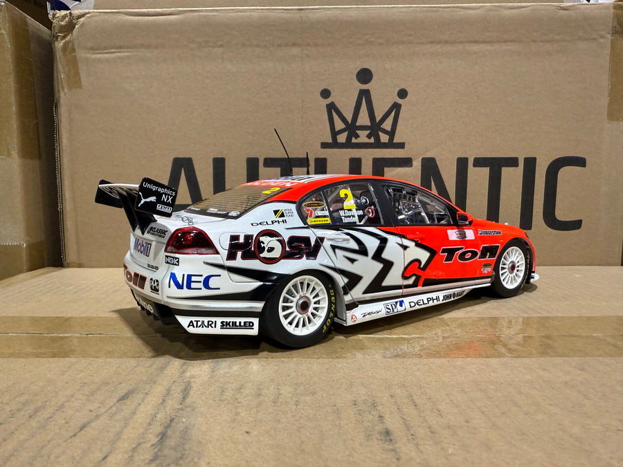2009 Bathurst Winner Tander/Davison -- Holden Racing Team - 1:18 Scale Diecast Model