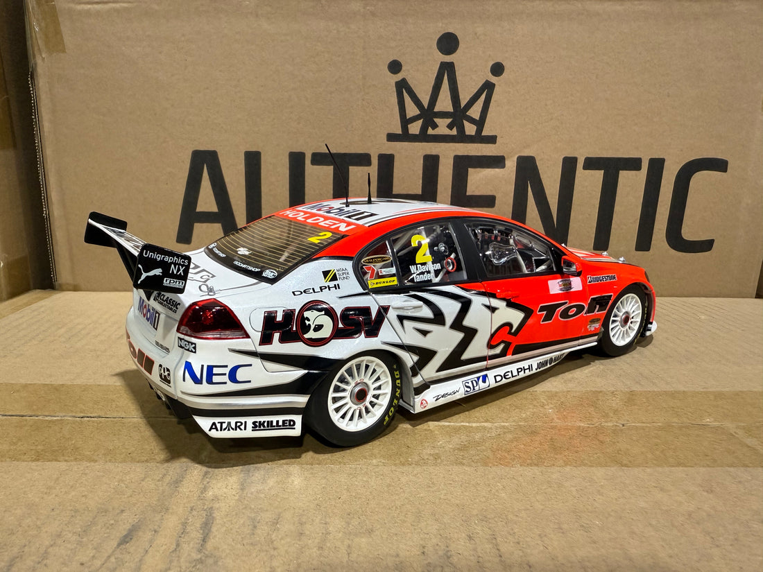 2009 Bathurst Winner Tander/Davison -- Holden Racing Team - 1:18 Scale Diecast Model