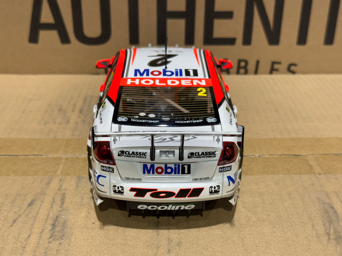 2009 Bathurst Winner Tander/Davison -- Holden Racing Team - 1:18 Scale Diecast Model