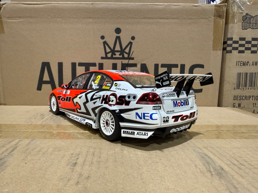 2009 Bathurst Winner Tander/Davison -- Holden Racing Team - 1:18 Scale Diecast Model