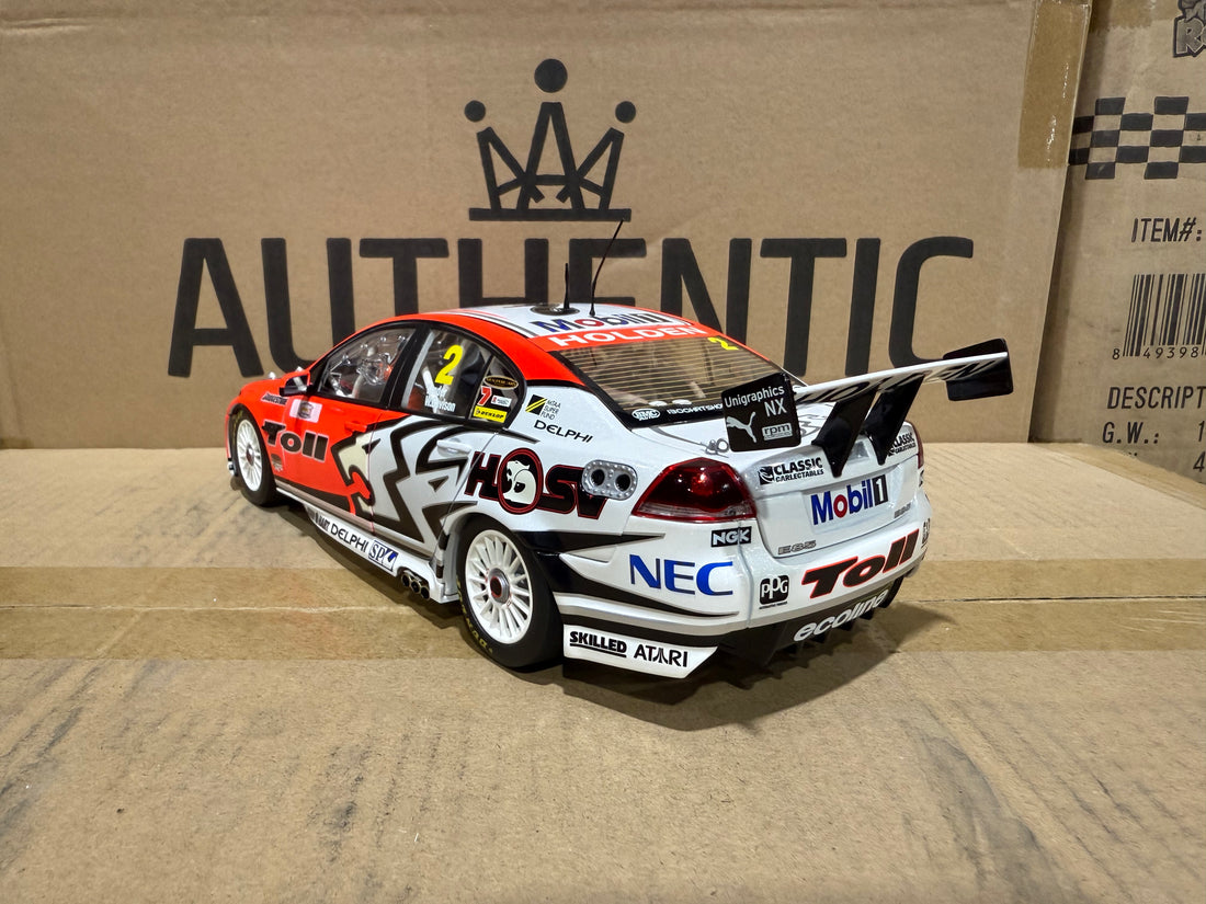 2009 Bathurst Winner Tander/Davison -- Holden Racing Team - 1:18 Scale Diecast Model