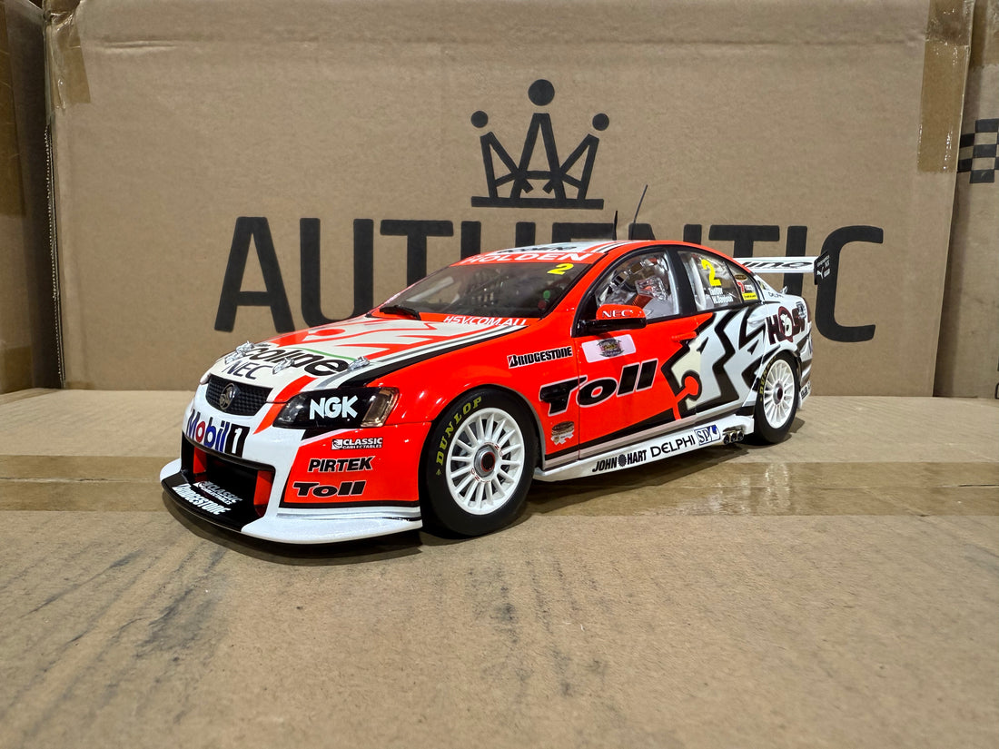 2009 Bathurst Winner Tander/Davison -- Holden Racing Team - 1:18 Scale Diecast Model