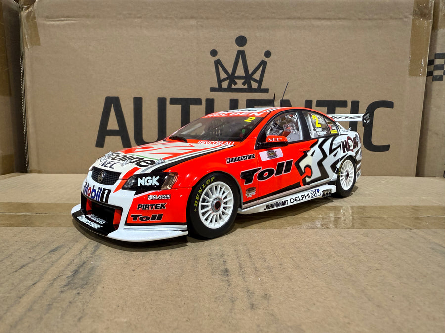 2009 Bathurst Winner Tander/Davison -- Holden Racing Team - 1:18 Scale Diecast Model