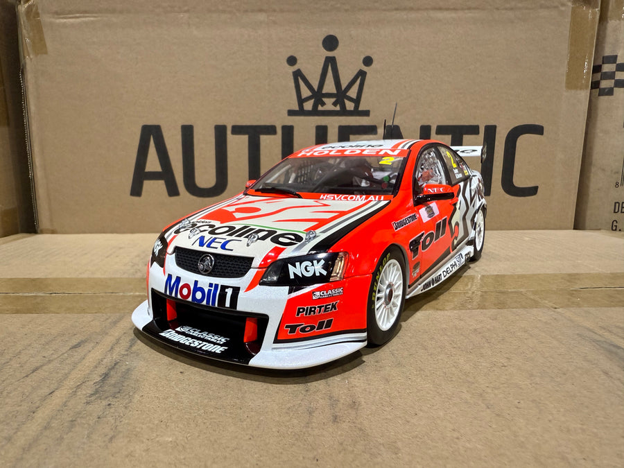 2009 Bathurst Winner Tander/Davison -- Holden Racing Team - 1:18 Scale Diecast Model