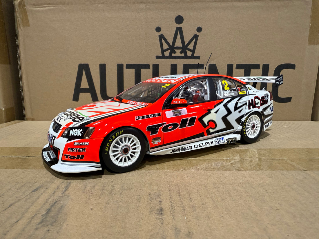 2009 Bathurst Winner Tander/Davison -- Holden Racing Team - 1:18 Scale Diecast Model