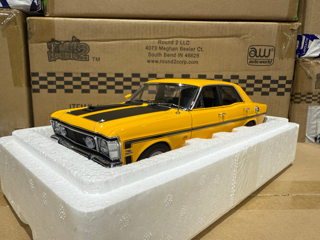 FORD XW FALCON GTHO PHASE 2 - YELLOW W/BLACK STRIPES - 1:18 SCALE DIECAST MODEL - BIANTE/AUTOART