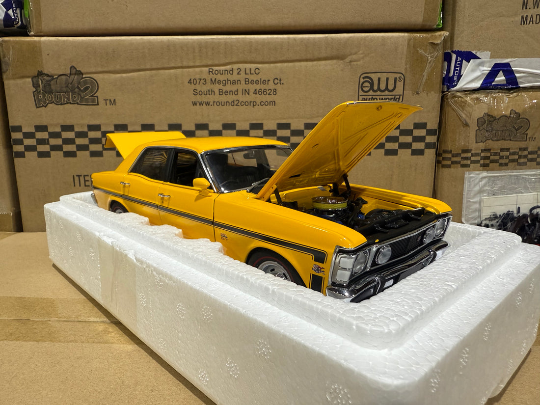 FORD XW FALCON GTHO PHASE 2 - YELLOW W/BLACK STRIPES - 1:18 SCALE DIECAST MODEL - BIANTE/AUTOART