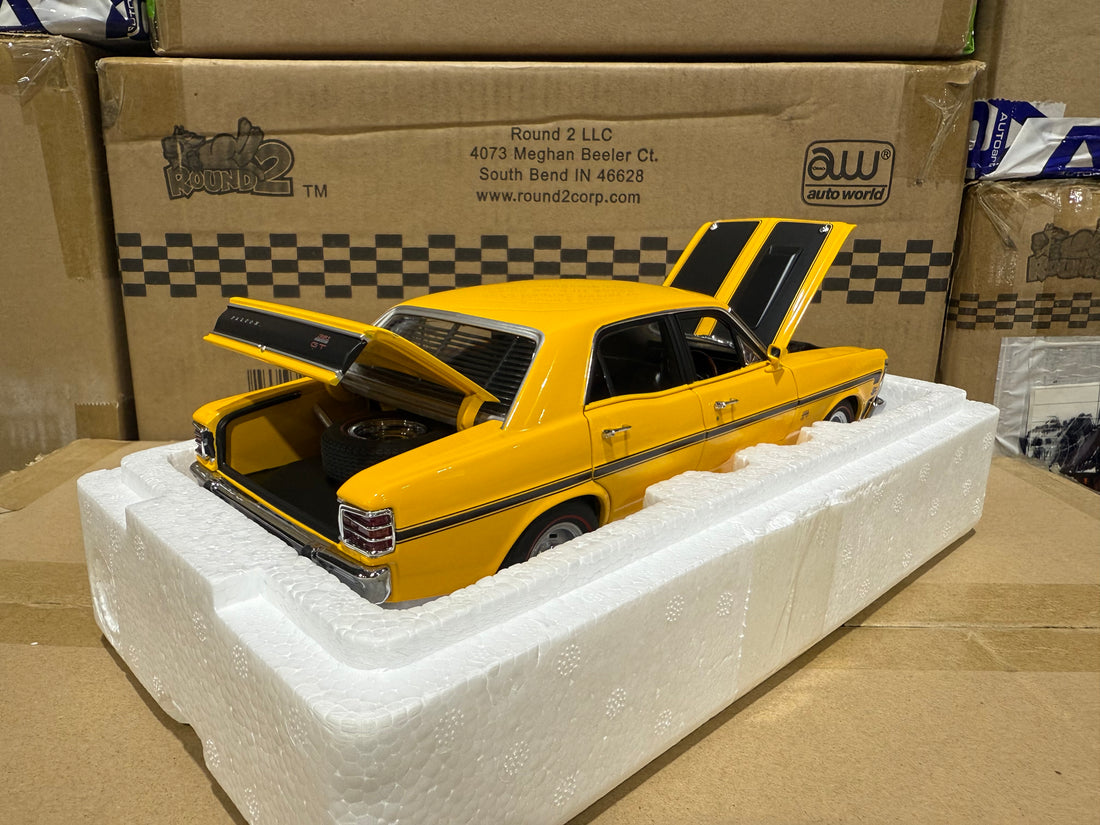 FORD XW FALCON GTHO PHASE 2 - YELLOW W/BLACK STRIPES - 1:18 SCALE DIECAST MODEL - BIANTE/AUTOART