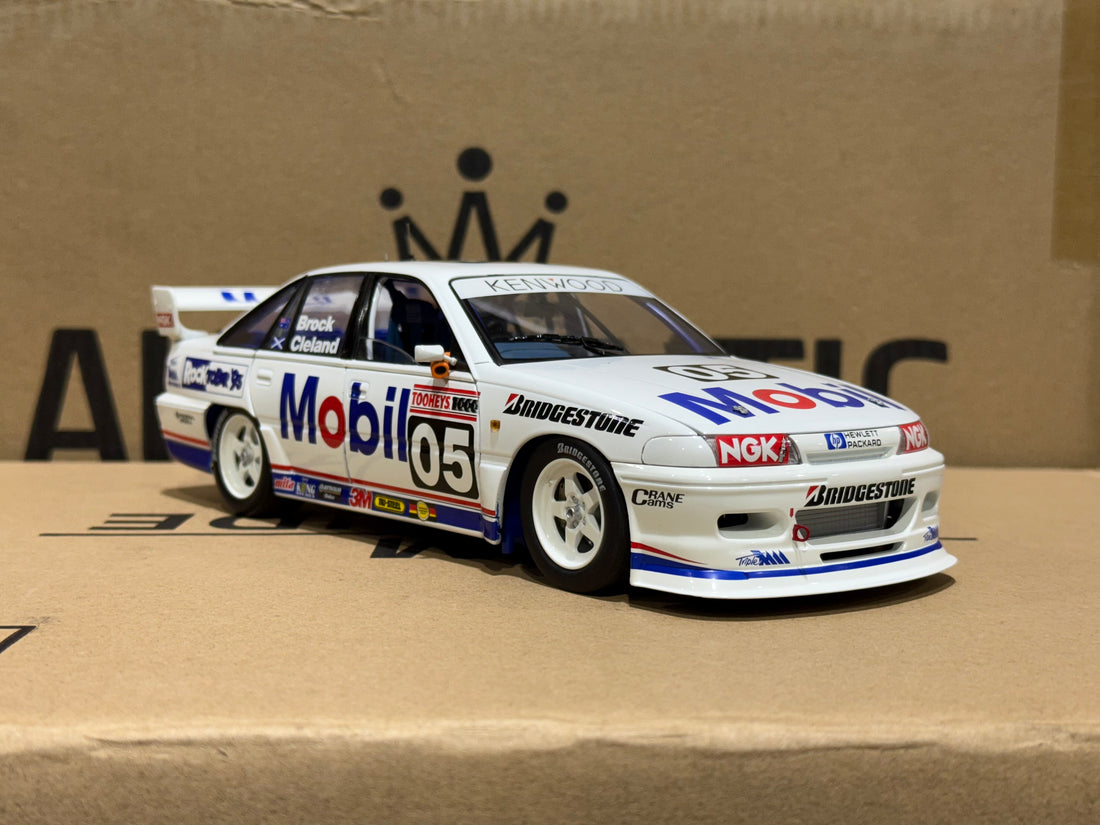 1993 BATHURST PETER BROCK - HDT HOLDEN VP COMMODORE - 1:18 SCALE DIECAST MODEL